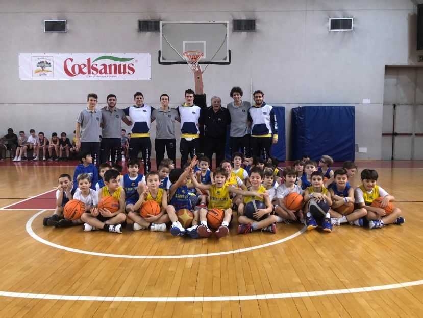 Minibasket: grande successo per le lezioni del Prof. Mondoni